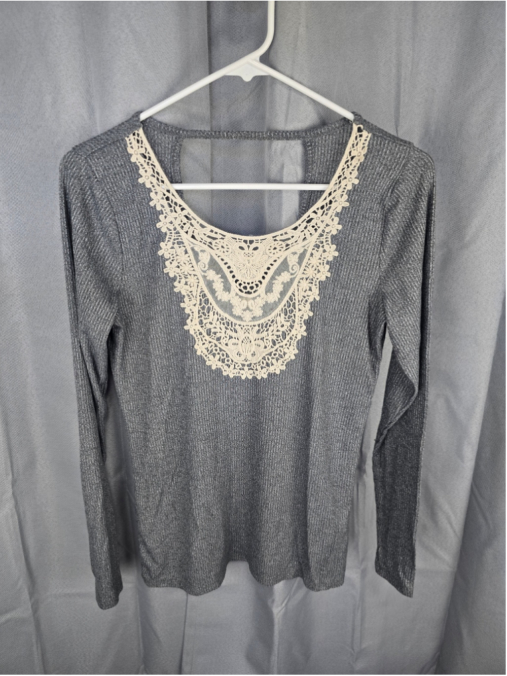 Women's Hollister Long Sleeve Tee Size L Grey Beige Lace Detail